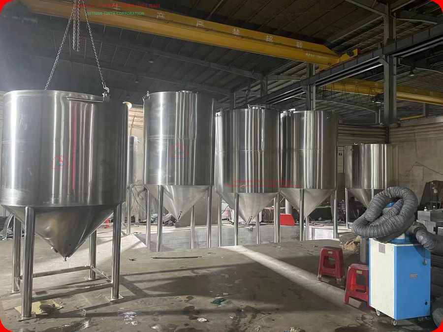 Tinta chuyên sản xuất bồn inox 304, 316 cho ngành dược phẩm, thực phẩm, hóa chất, nước giải khát, rượu bia với độ bền cao, an toàn sử dụng.