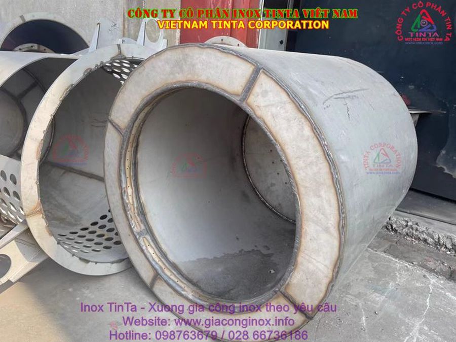 Tinta gia công bồn inox khuấy trộn, chứa đựng rượu bia, hóa chất, thực phẩm theo yêu cầu tại TP.HCM. Đảm bảo chất lượng inox bền bỉ.