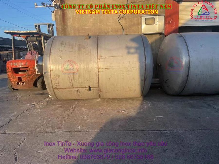 Bồn inox gia công theo yêu cầu TP.HCM, phục vụ khuấy trộn hóa chất, thực phẩm, rượu bia, đảm bảo chất lượng inox bền bỉ.