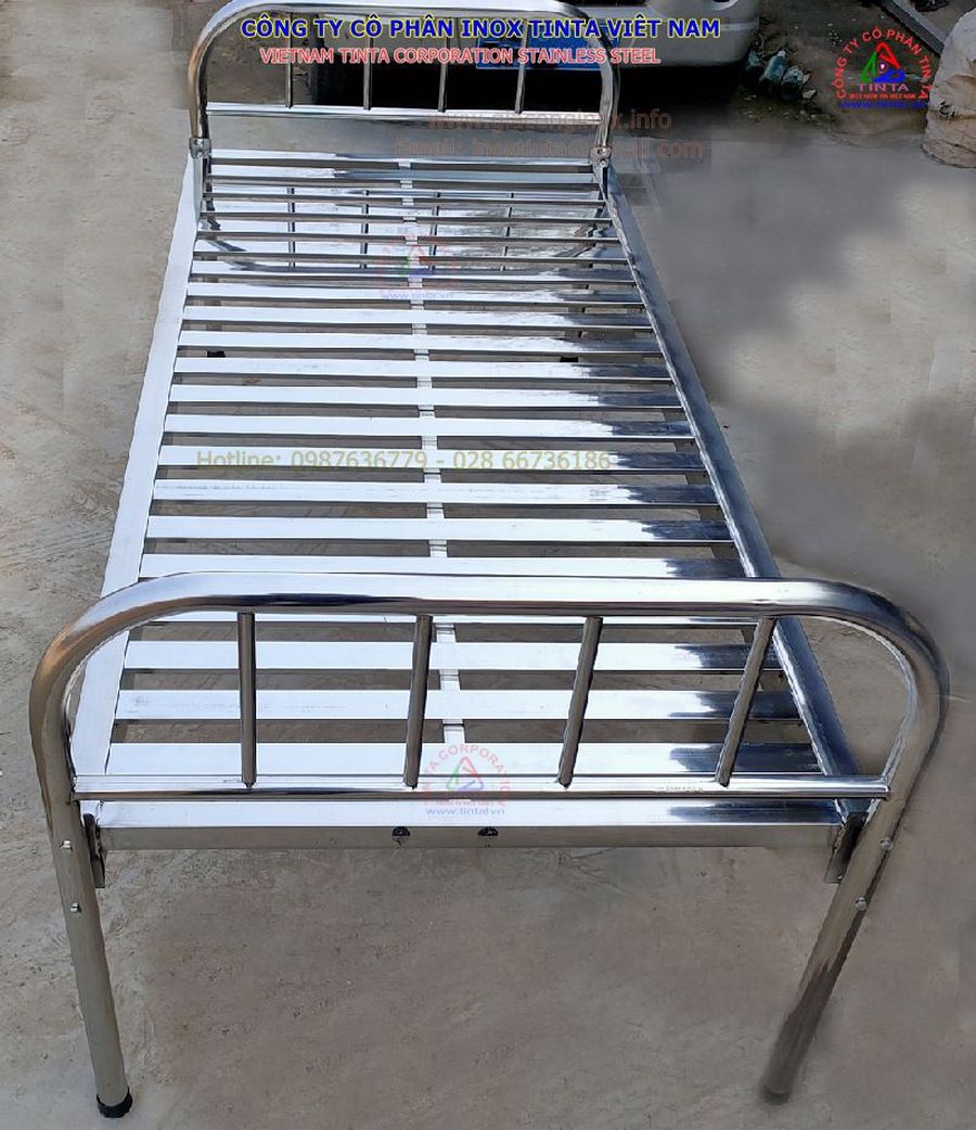 Medical stainless steel beds for liquidation at only 2,500,000 VND in District 7. Tinta stainless steel workshop provides custom services with high-quality beds, reasonable prices!