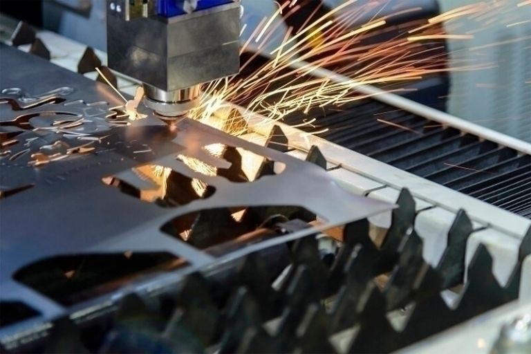 Dịch vụ chấn CNC inox tại TINTA mang đến độ chính xác cao, góc chấn đồng đều, phù hợp gia công tủ điện, vỏ máy, thiết bị công nghiệp và sản phẩm inox theo bản vẽ.
