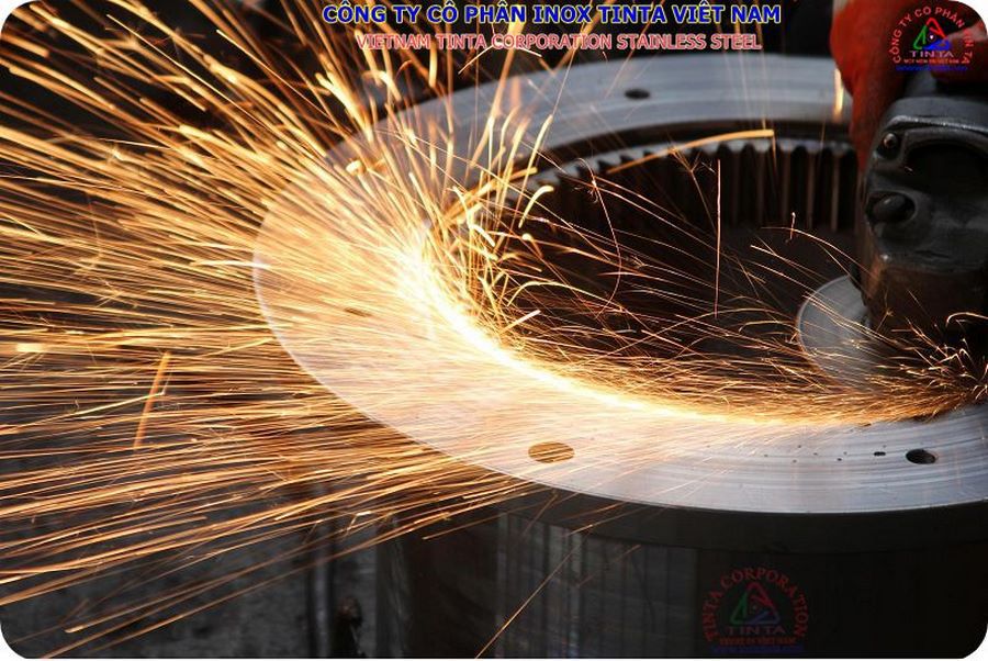 Xưởng gia công inox Tinta chuyên nhận gia công inox theo yêu cầu, giao hàng nhanh chóng tại Quận 1, đảm bảo chất lượng và uy tín.