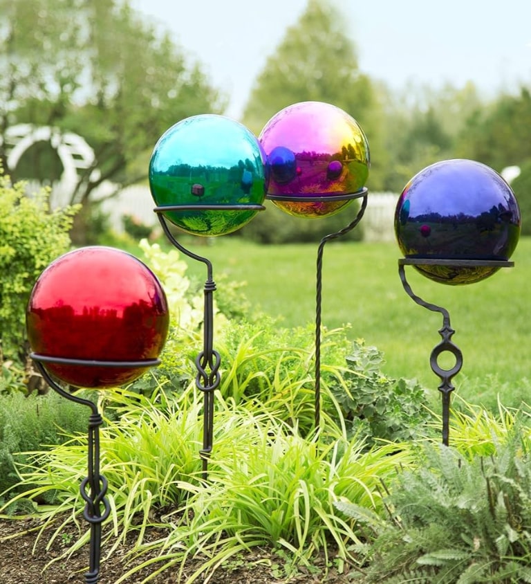 Sự đa dạng về màu sắc và kích thước của quả cầu inox decor