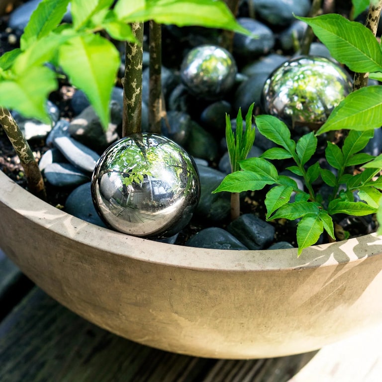 Các chất liệu inox của quả cầu inox decor